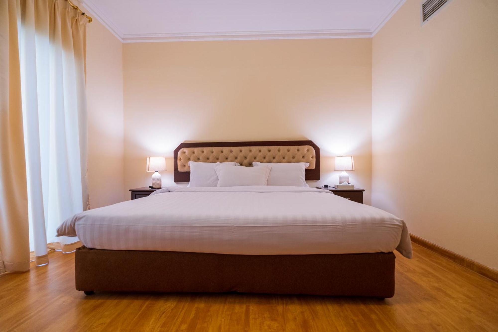 Majestic Hotel Manama Extérieur photo