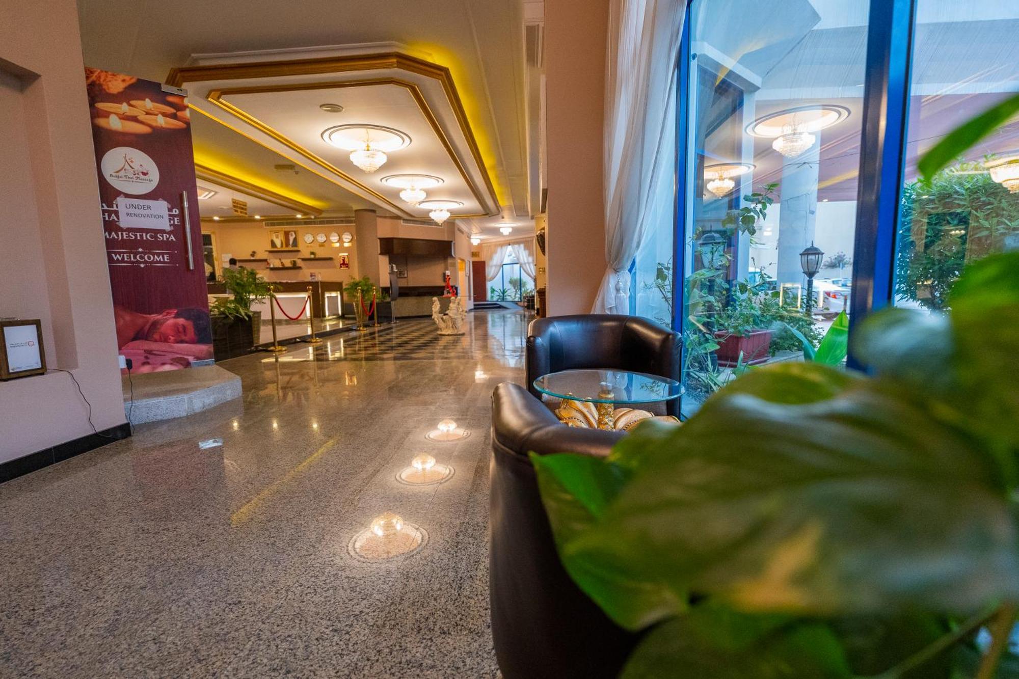 Majestic Hotel Manama Extérieur photo