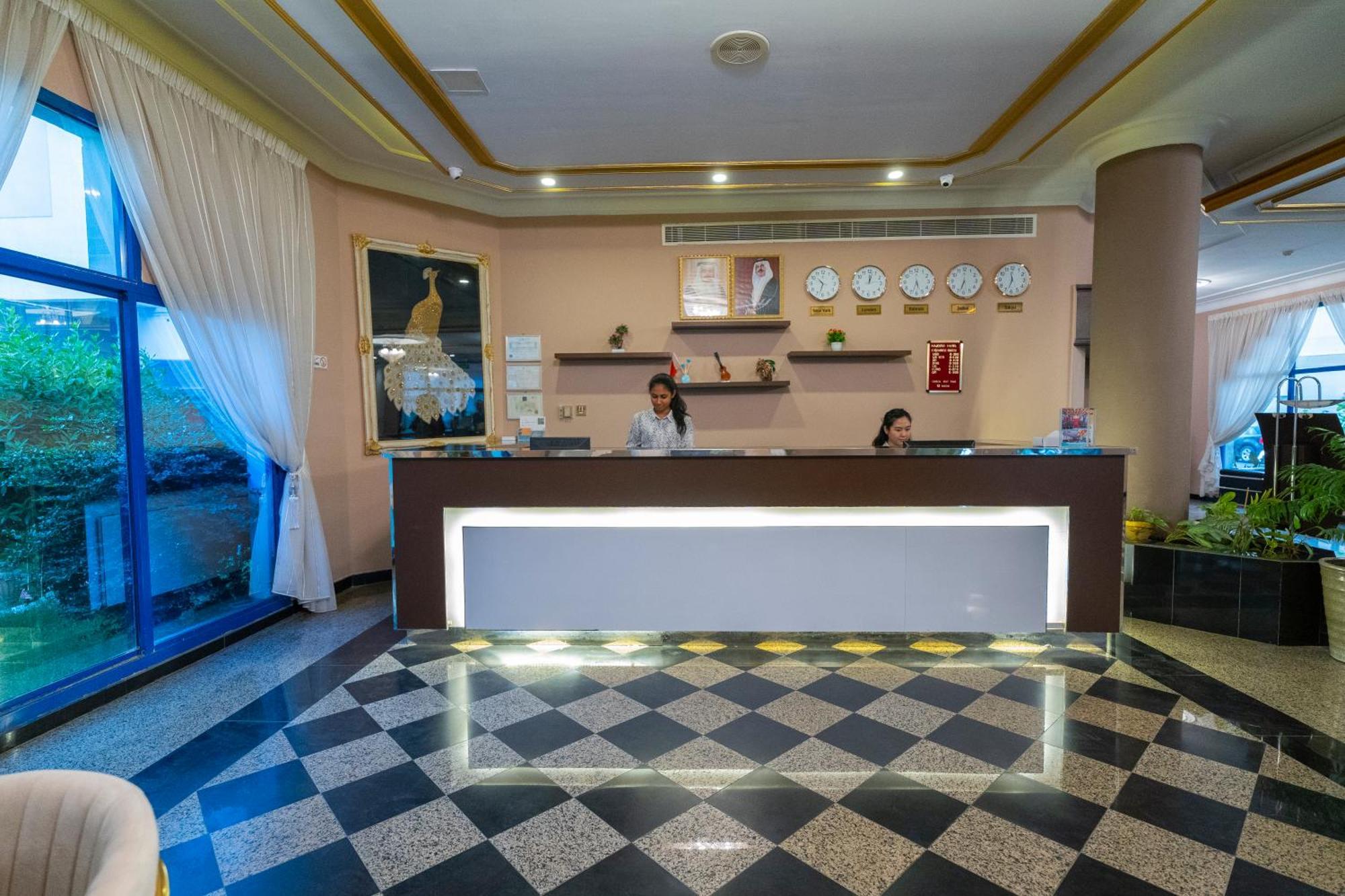 Majestic Hotel Manama Extérieur photo