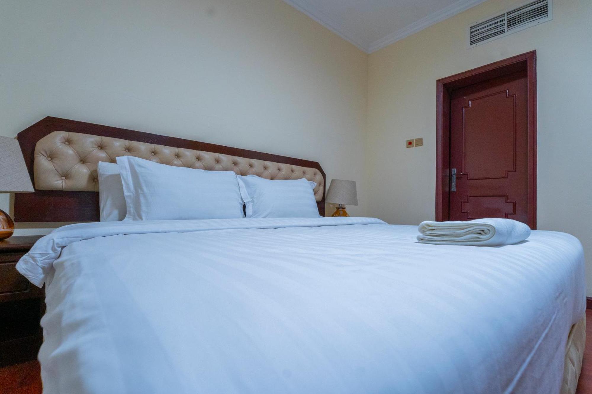 Majestic Hotel Manama Extérieur photo