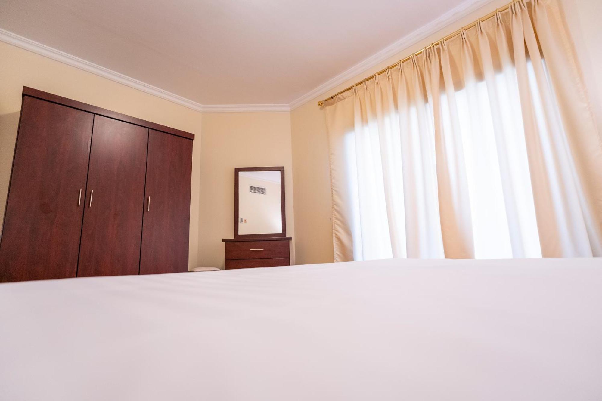 Majestic Hotel Manama Extérieur photo